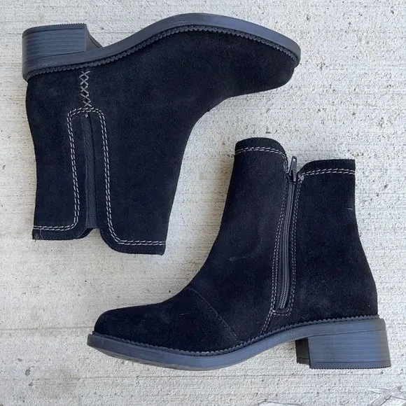 Clarks Collection SIZE 7 Maye Zip Black Suede Leather Ankle Chelsea Boots