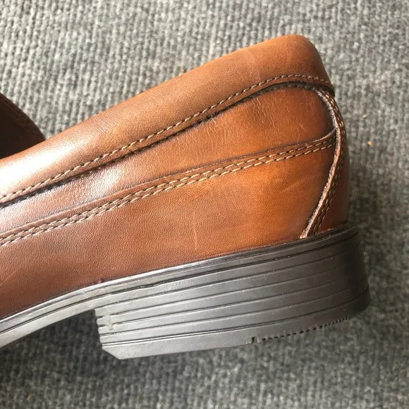 Clarks Cushion Leather Slip On Brown Dress Shoes EUC 8.5
