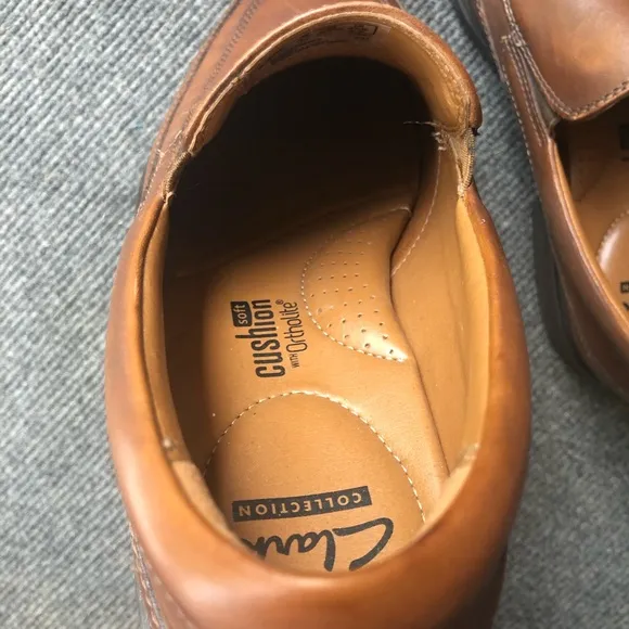 Clarks Cushion Leather Slip On Brown Dress Shoes EUC 8.5