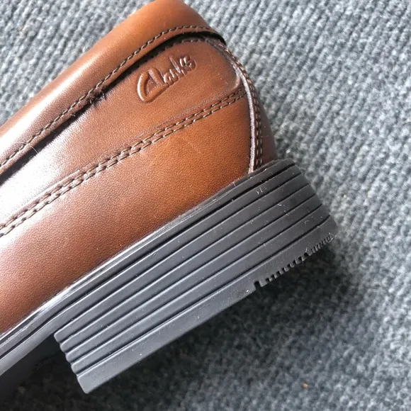Clarks Cushion Leather Slip On Brown Dress Shoes EUC 8.5