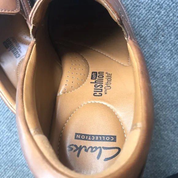 Clarks Cushion Leather Slip On Brown Dress Shoes EUC 8.5