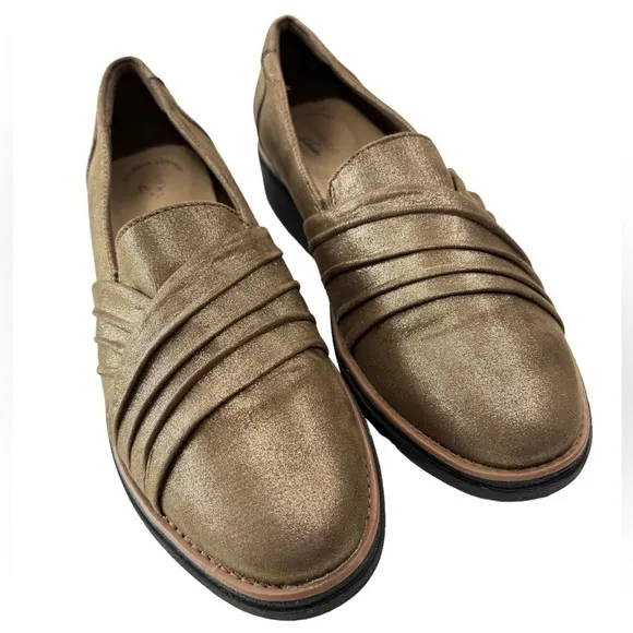 Clarks Sharon Villa Loafer Womens Shoes Size 8.5 Wedge Slip-On Gold Metallic NEW