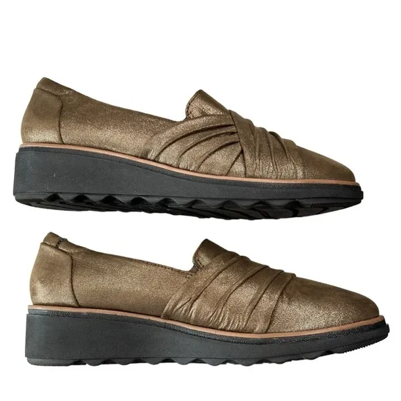 Clarks Sharon Villa Loafer Womens Shoes Size 8.5 Wedge Slip-On Gold Metallic NEW