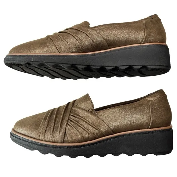 Clarks Sharon Villa Loafer Womens Shoes Size 8.5 Wedge Slip-On Gold Metallic NEW