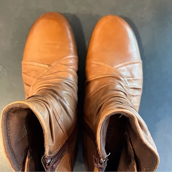 Cobb Hill sz 8 light brown leather slouchy ankle boots