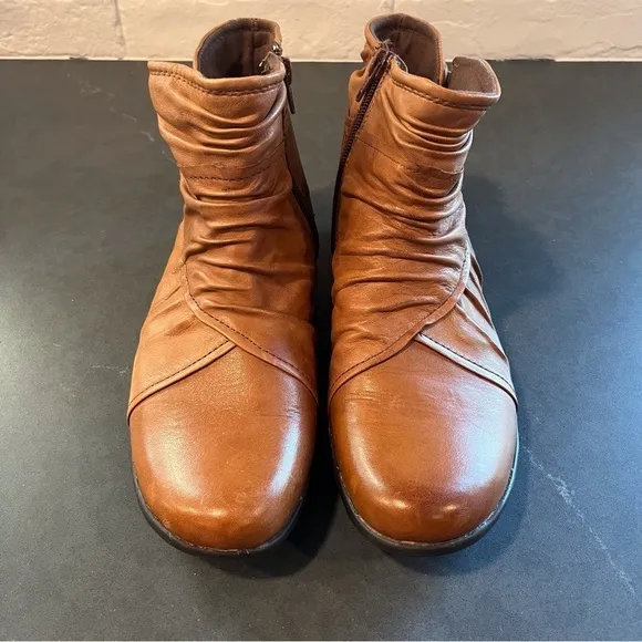 Cobb Hill sz 8 light brown leather slouchy ankle boots