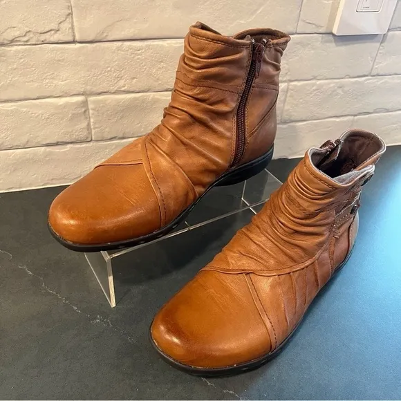 Cobb Hill sz 8 light brown leather slouchy ankle boots