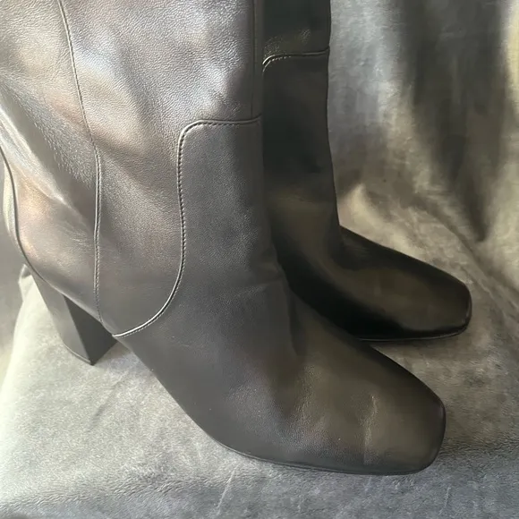 COLE HAAN CHRYSTIE WOMEN’S SZ 11 Black leather HEELED BOOTS. NWT