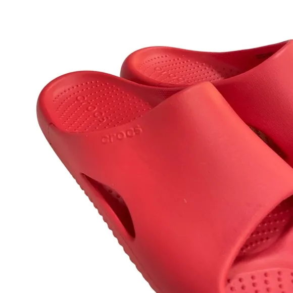 Crocs Mellow Recovery Slide Red Unisex M 7, W 9. In like new condition.