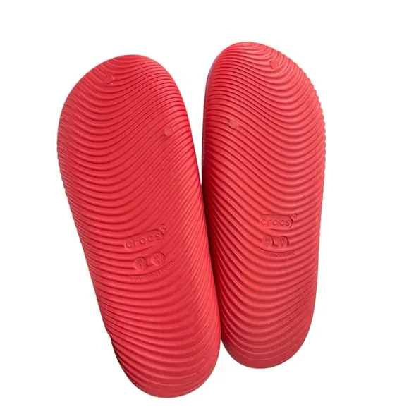 Crocs Mellow Recovery Slide Red Unisex M 7, W 9. In like new condition.