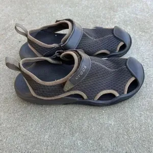 Crocs Swiftwater Mesh Closed Toe Deck Brown Sandals Men’s Size 7