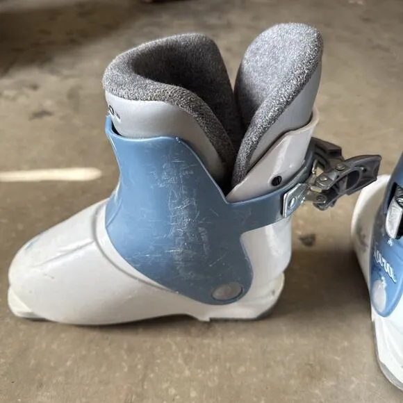 Dalbello Kara Junior Ski Boots - Size 12-13.5 Youth 1 - 2 JR 31 - 33 EU 234 mm