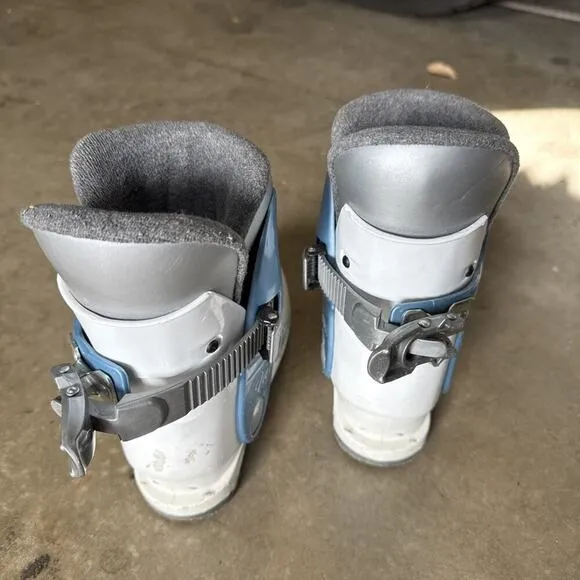 Dalbello Kara Junior Ski Boots - Size 12-13.5 Youth 1 - 2 JR 31 - 33 EU 234 mm