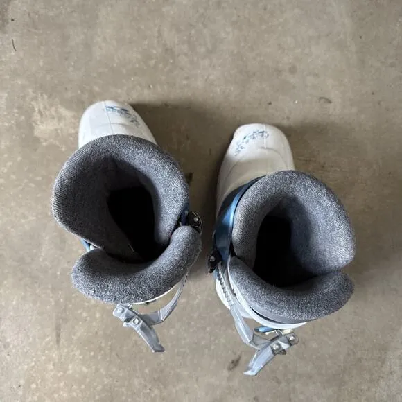 Dalbello Kara Junior Ski Boots - Size 12-13.5 Youth 1 - 2 JR 31 - 33 EU 234 mm