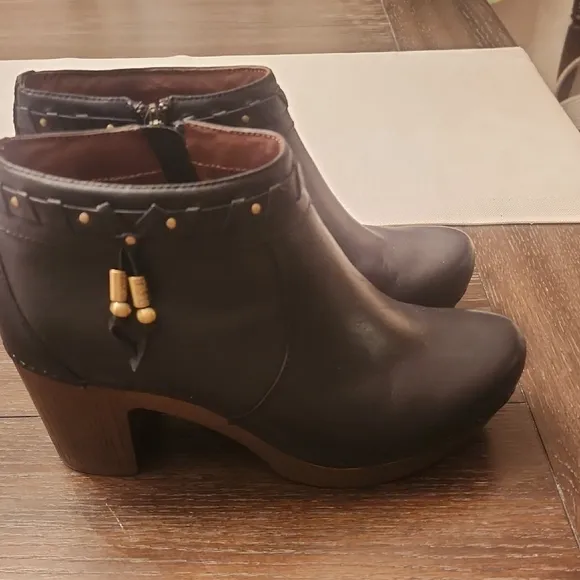 Dansko Dabney Ankle Boots New