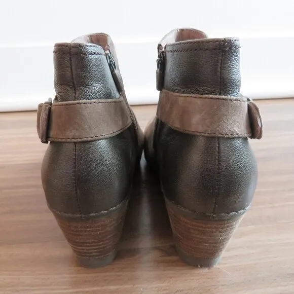 DANSKO Shirley Suede Leather Stacked Heel Ankle Boots in Taupe Size EU 40