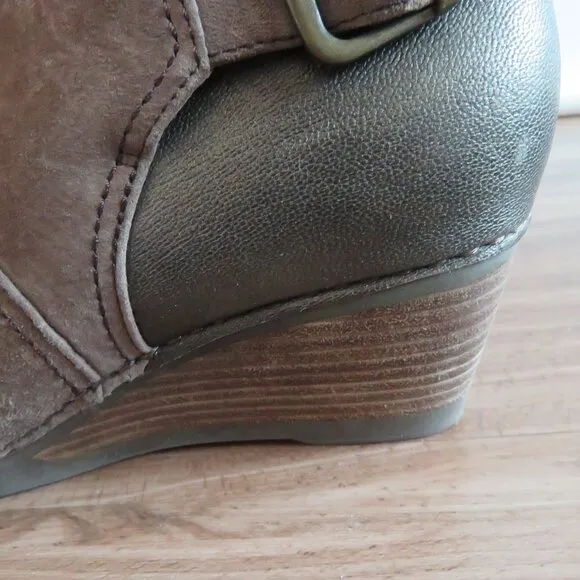 DANSKO Shirley Suede Leather Stacked Heel Ankle Boots in Taupe Size EU 40