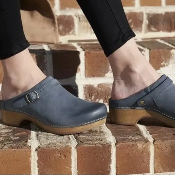 Dansko Size 40 Berry Denim Burnished Nubuck Clog Woodgrain Sole Leather Shoes