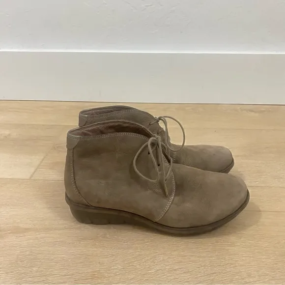 Dansko Tan Suede Chukka Boots