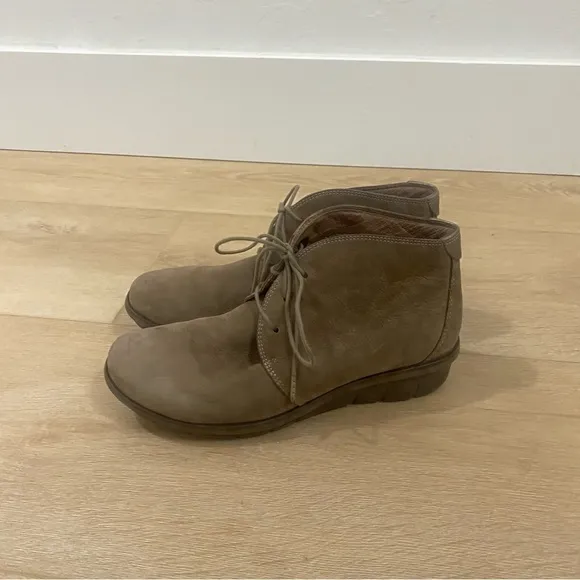 Dansko Tan Suede Chukka Boots