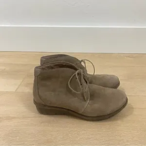 Dansko Tan Suede Chukka Boots