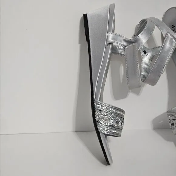 David Tate, Indigo sandals in beautiful silver. NIB-Size 7.5