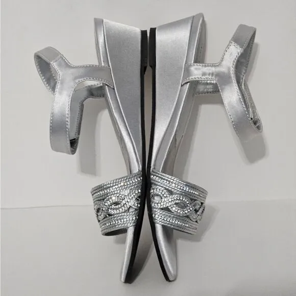 David Tate, Indigo sandals in beautiful silver. NIB-Size 7.5
