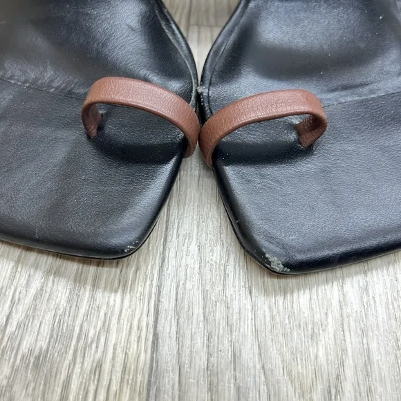 Deltan Kelsea leather toe loop Sandals