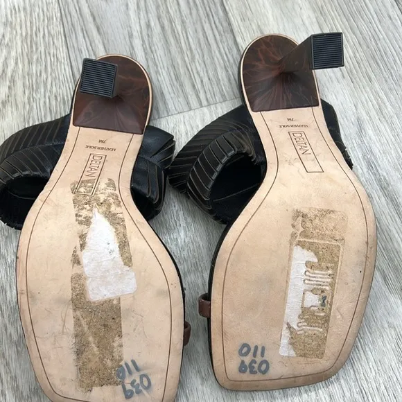 Deltan Kelsea leather toe loop Sandals
