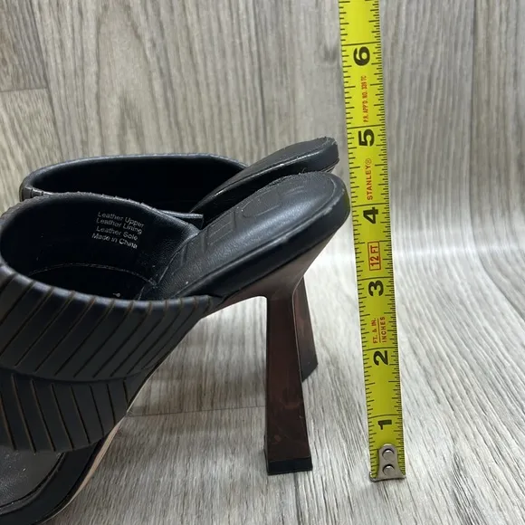 Deltan Kelsea leather toe loop Sandals