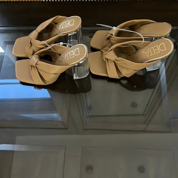 Deltan Kira Puffy Leather Square Toe Sandals.