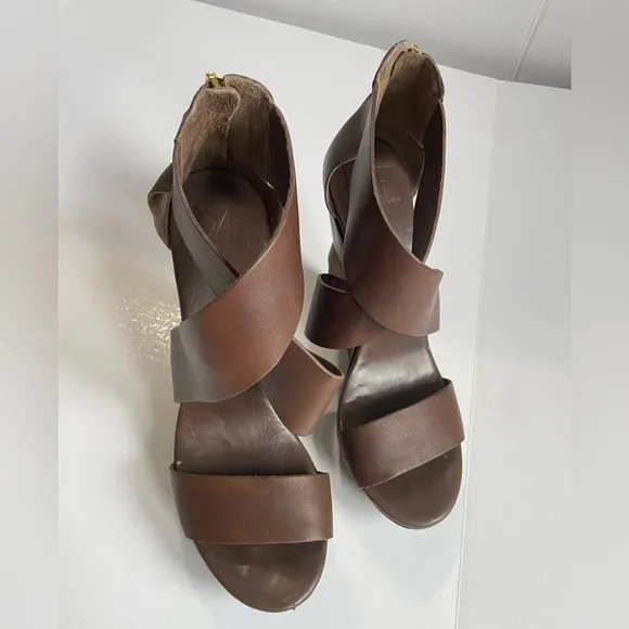 DIANE VON FURSTENBERG Opal wedge leather sandals Size 8.5
