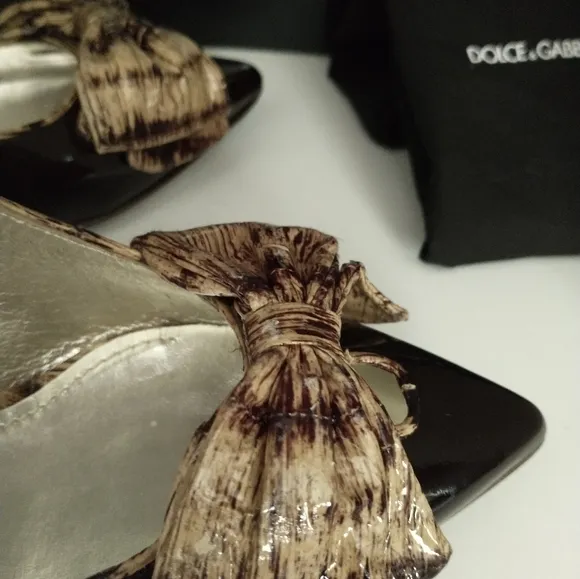 DOLCE GABBANA  PATENT LEATHER SLINGBACK PUMP'S