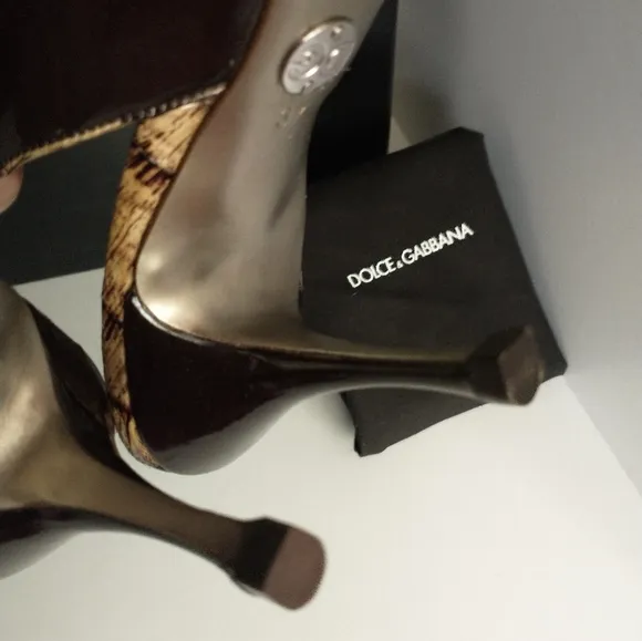 DOLCE GABBANA  PATENT LEATHER SLINGBACK PUMP'S