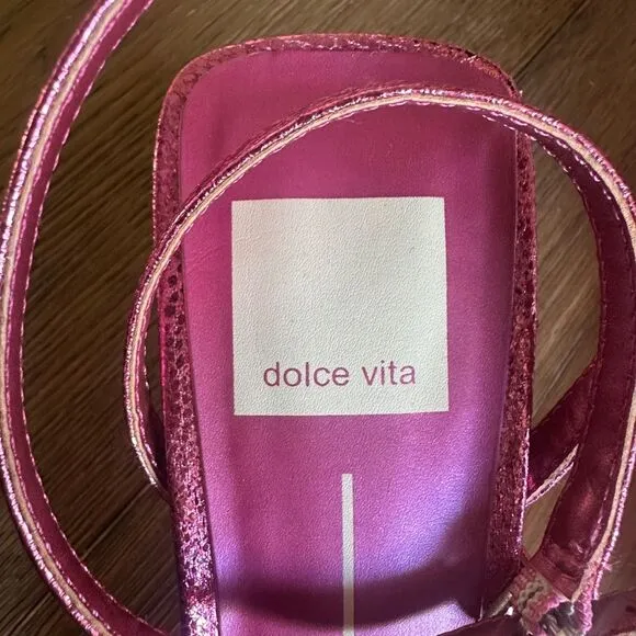 DOLCE VITA Baylor Square Toe Block Heel Thong Sandals In Magenta Crackle