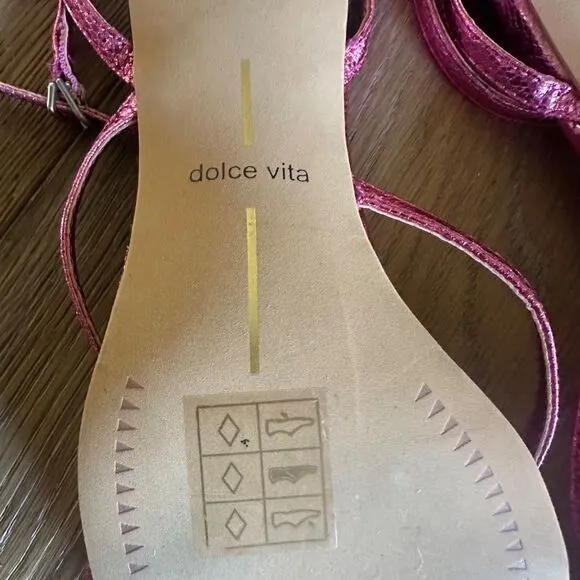 DOLCE VITA Baylor Square Toe Block Heel Thong Sandals In Magenta Crackle