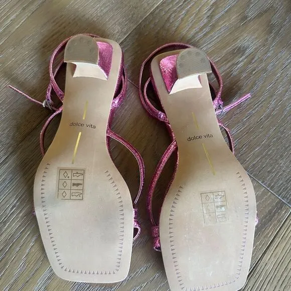 DOLCE VITA Baylor Square Toe Block Heel Thong Sandals In Magenta Crackle