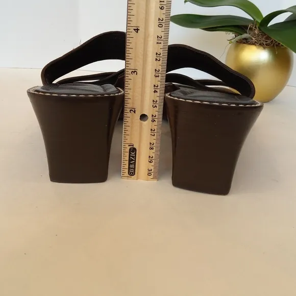 Donald J Pliner brown sandals