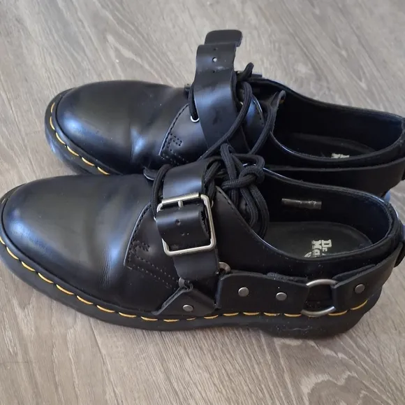 Dr. Martens Henree Unisex Polished Smooth Leather Buckle Lace Up Shoes Sz 6
