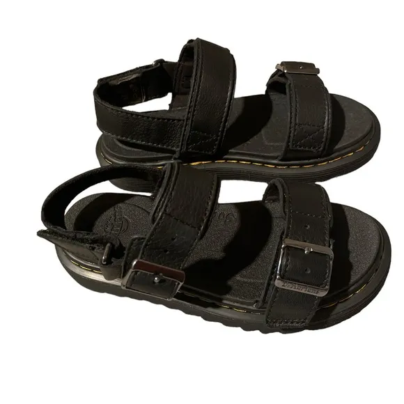 Dr Martens Kyle J black sandals