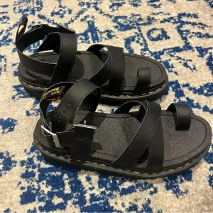 Dr Martens Women's Avery Hydro Toe Loop Platform Sandals