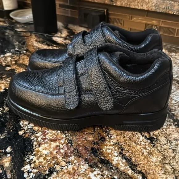 Drew Traveler V Black leather orthotic shoes