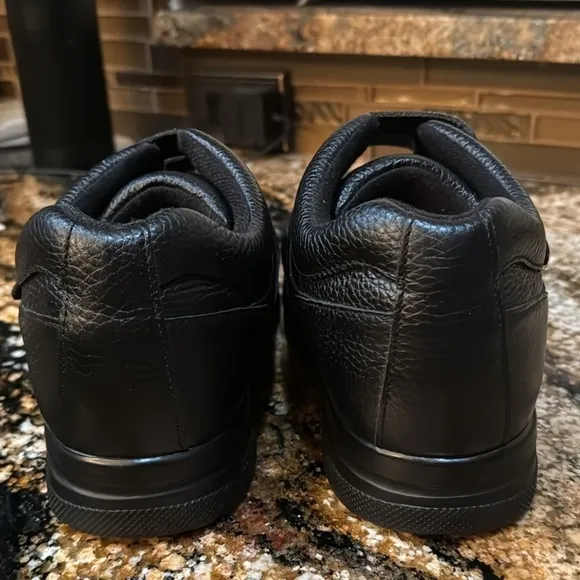 Drew Traveler V Black leather orthotic shoes
