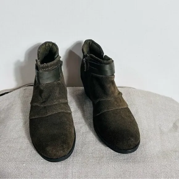 Earth Origins Odel NWOT Olive Green Suede Ankle Boots-Size 7.5