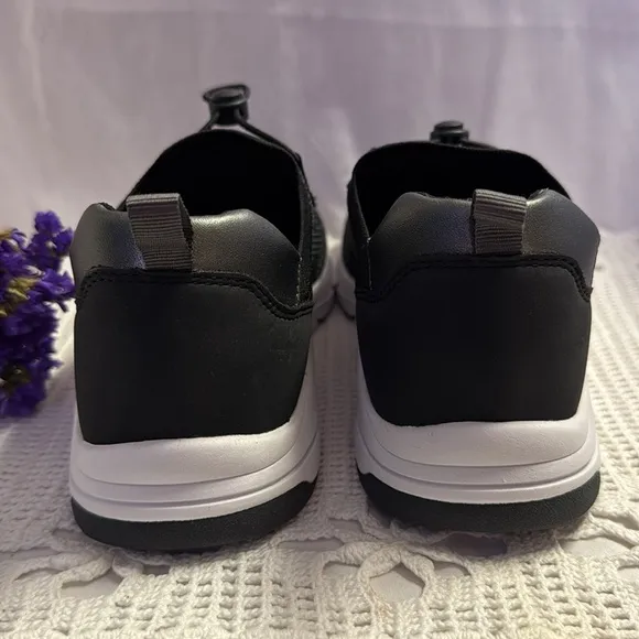Easy Spirit Astrid Slip On Walking Shoes Size 8-1/2 Wide NWOT