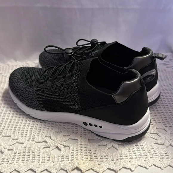 Easy Spirit Astrid Slip On Walking Shoes Size 8-1/2 Wide NWOT