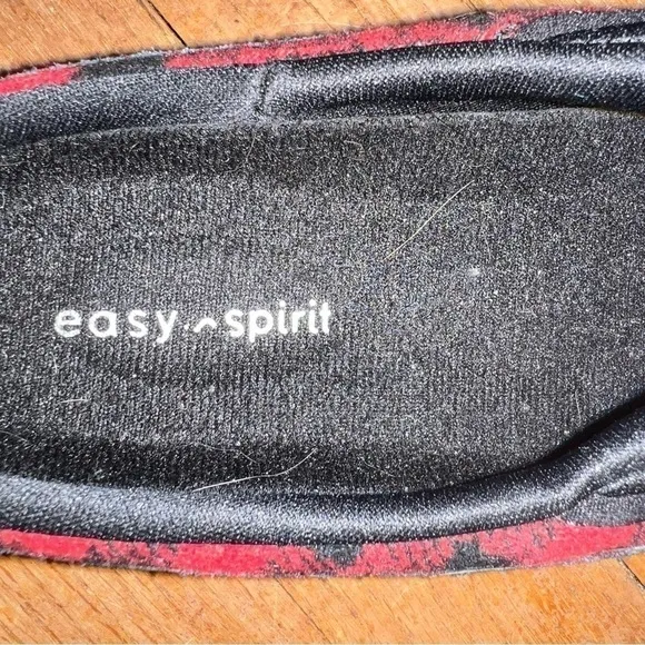 EASY Spirit Traveltime Buffalo check clogs, so sweet! Only worn twice.