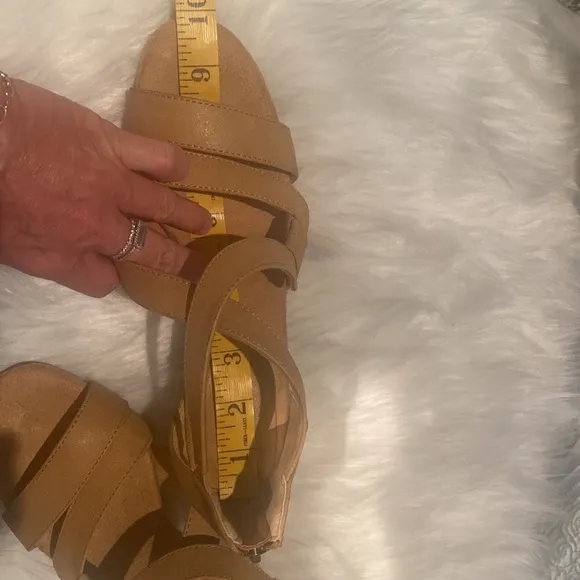 Easy street Sz 7.5 flex sole heeled sandals