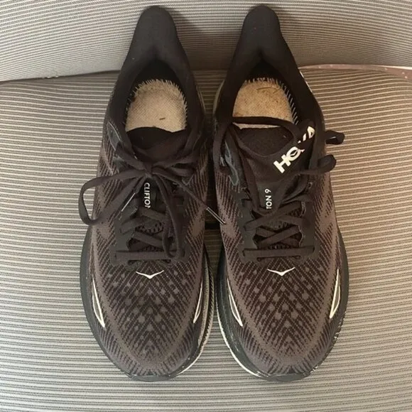 EC Women's Hoka Clifton 9 Runners - Black / White - Size 8