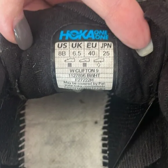 EC Women's Hoka Clifton 9 Runners - Black / White - Size 8